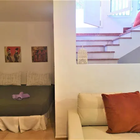 Pialmont House *