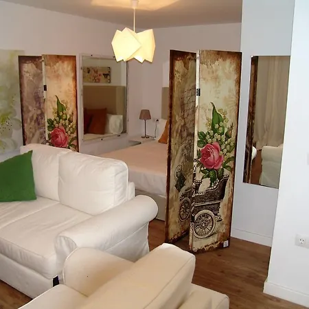 Pialmont House *
